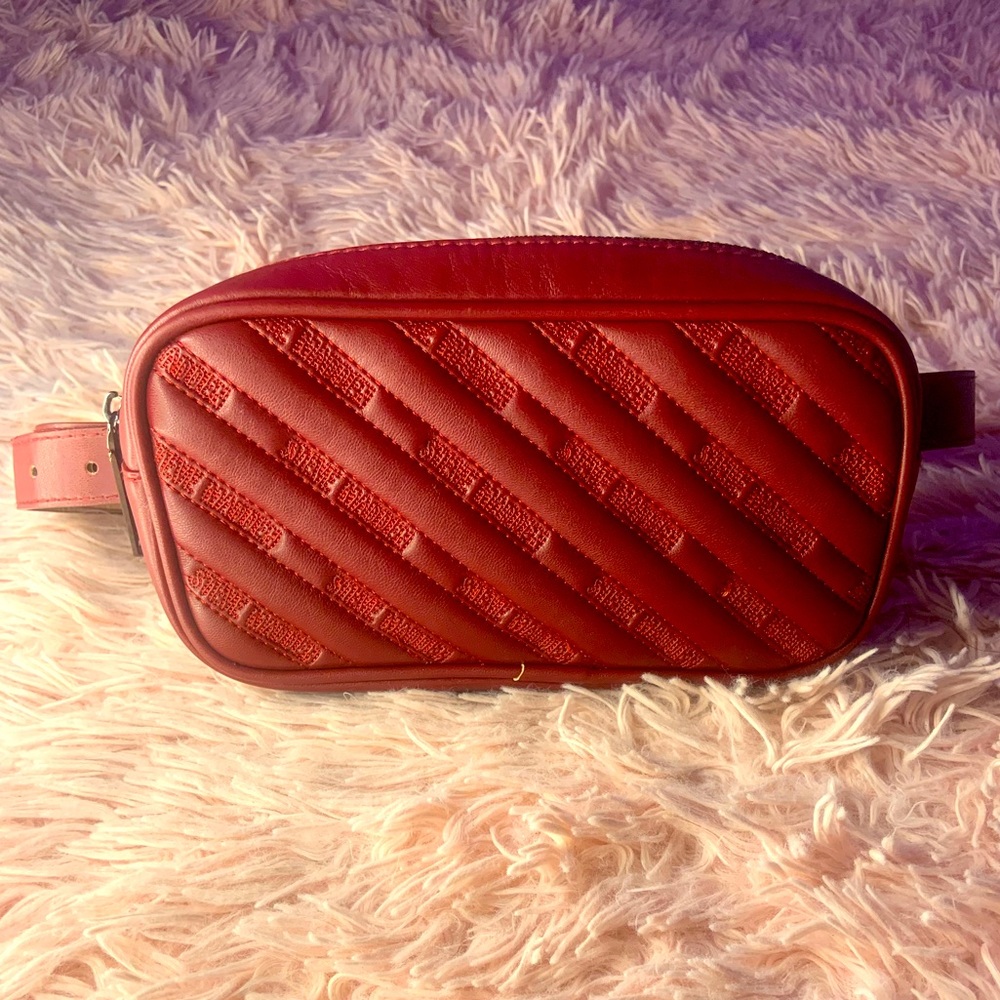 SOLD - Steve Madden Fanny Pack (PRICETAG INCLUDED)